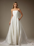 Robe de mariée blanche en jacquard floral, bustier sans bretelles, coupe trapèze