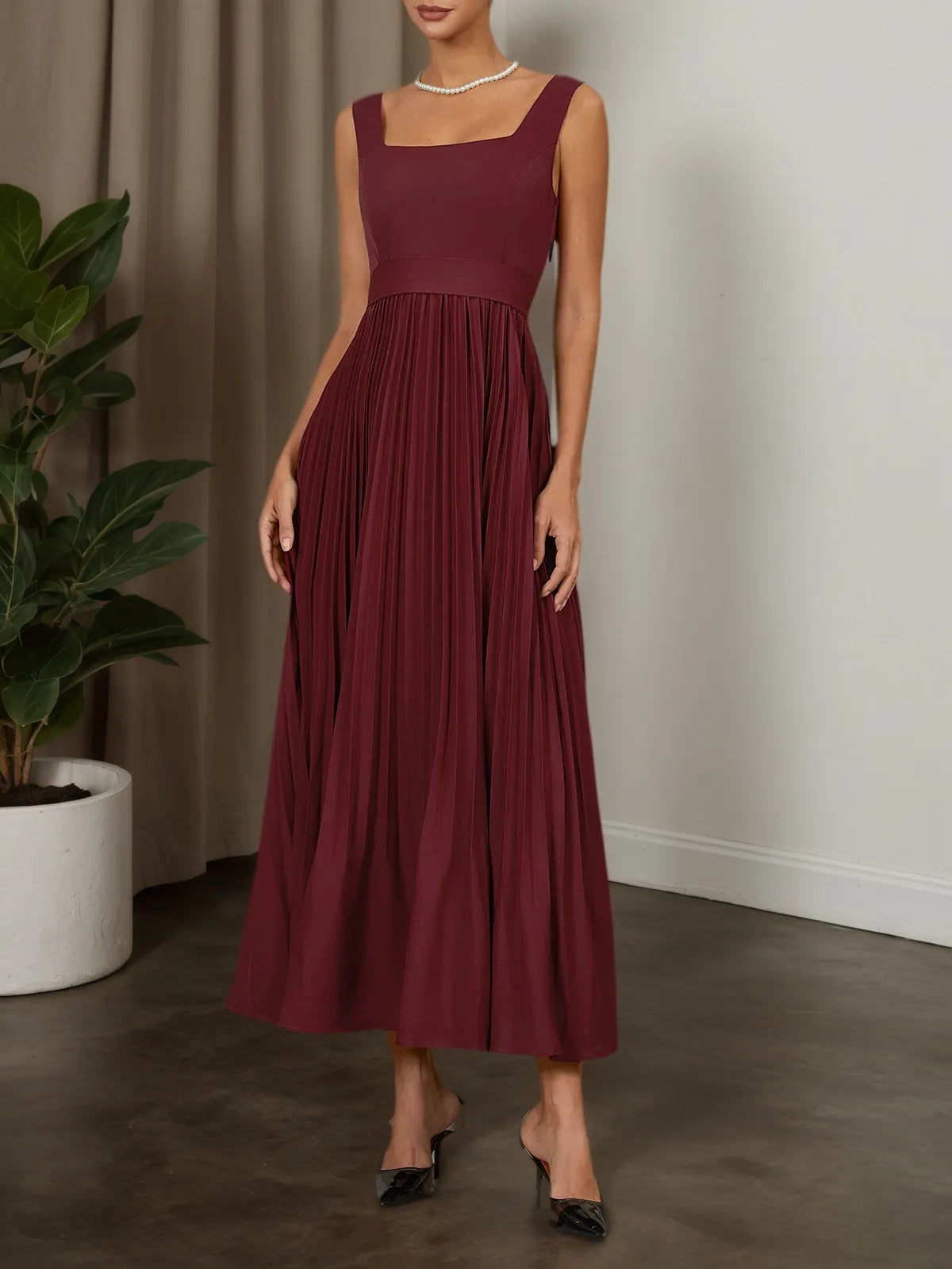 Vestido Maxi Clássico Plissado Vermelho Vinho, Decote Quadrado e Sem Mangas em A-Line