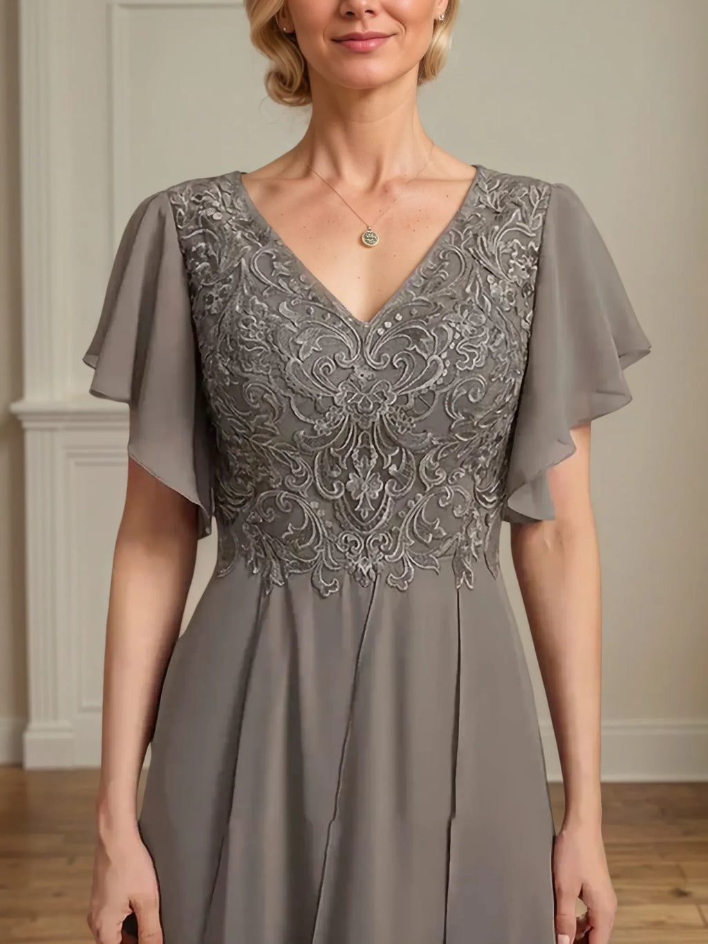 Vestido de Mãe da Noiva Linha A de Chiffon com Decote V, Mangas Curtas e Babados