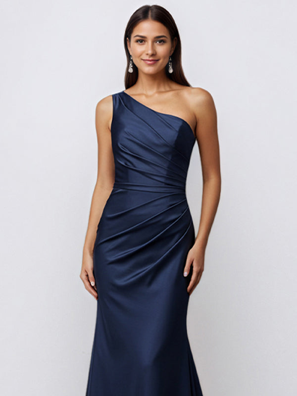 Vestido formal largo satinado azul marino estilo sirena con un solo hombro