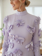 Abito lungo a linea ad A con collo alto, maniche lunghe, in crepe elasticizzato con fiori 3D