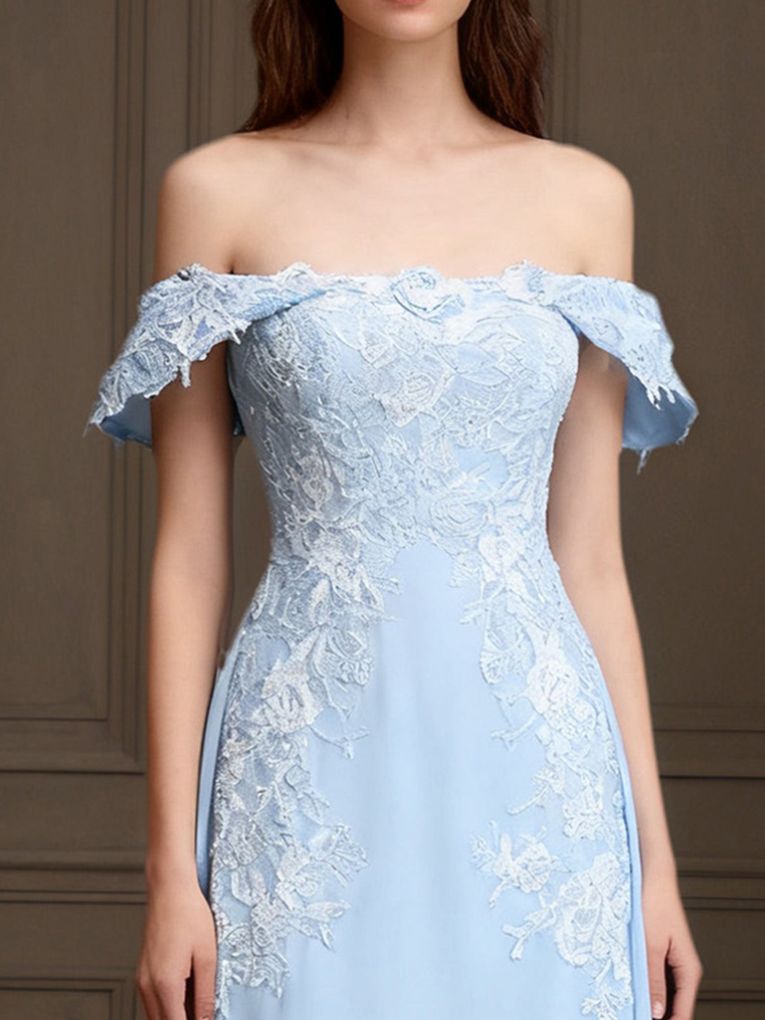 Elegantes schulterfreies Chiffon-Etuikleid lang Mutter der Braut mit Spitzenapplikationen