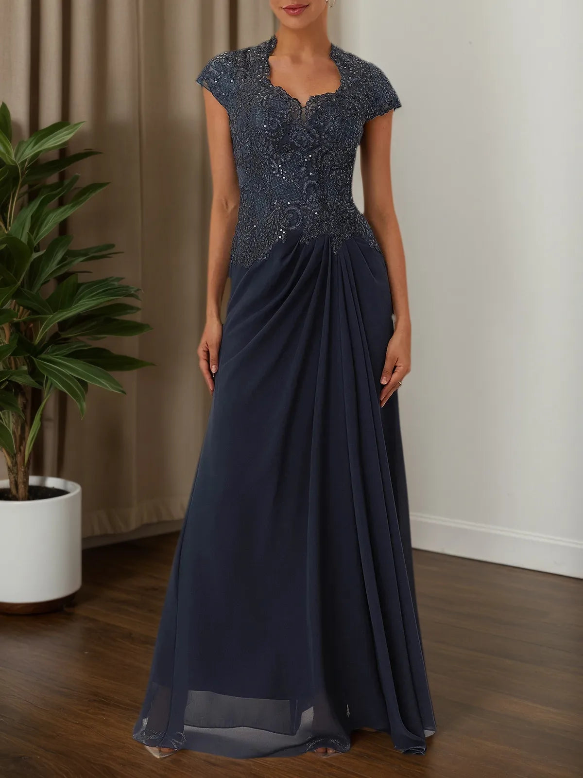 Vestido para madre de la novia o del novio en chiffon con encaje de lentejuelas azul violáceo, escote corazón, manga corta y línea A maxi