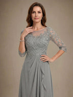 A-Linien Rundhals Illusions-Bodenlanges Chiffon-Spitzenkleid für die Mutter der Braut mit Perlen, Pailletten und Kaskaden-Rüschen