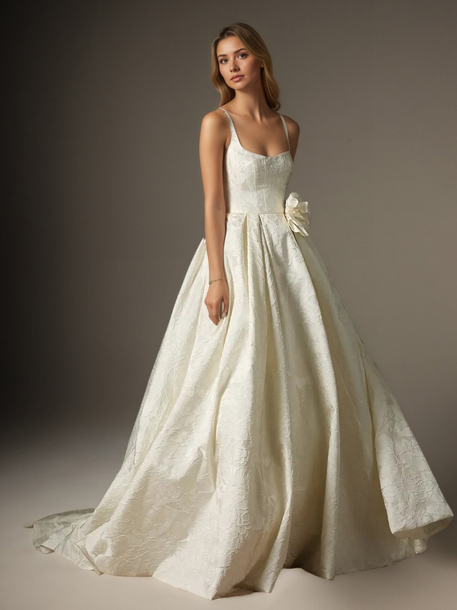 Robe de mariée blanche style robe boule avec poches en jacquard floral