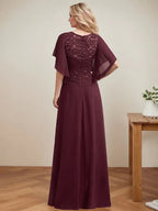Vestido de mãe da noiva em chiffon e renda com ilusão decote redondo, em linha A, comprimento até o chão com lantejoulas