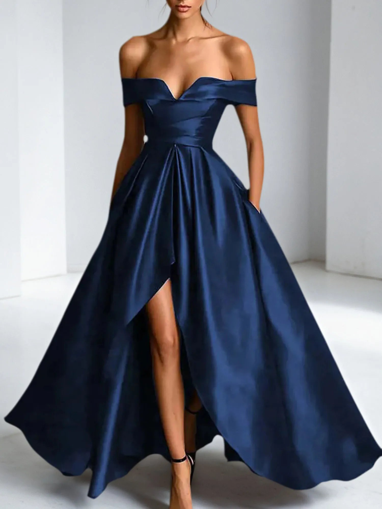Vestido formal de satén corte en A con escote off-the-shoulder y abertura maxi