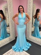Robe de bal longue sirène bleu clair dos nu à col halter