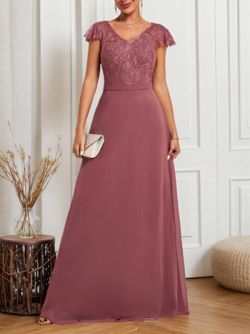 Abito lungo maxi a linea A in pizzo rosso anguria con scollo a V e maniche corte