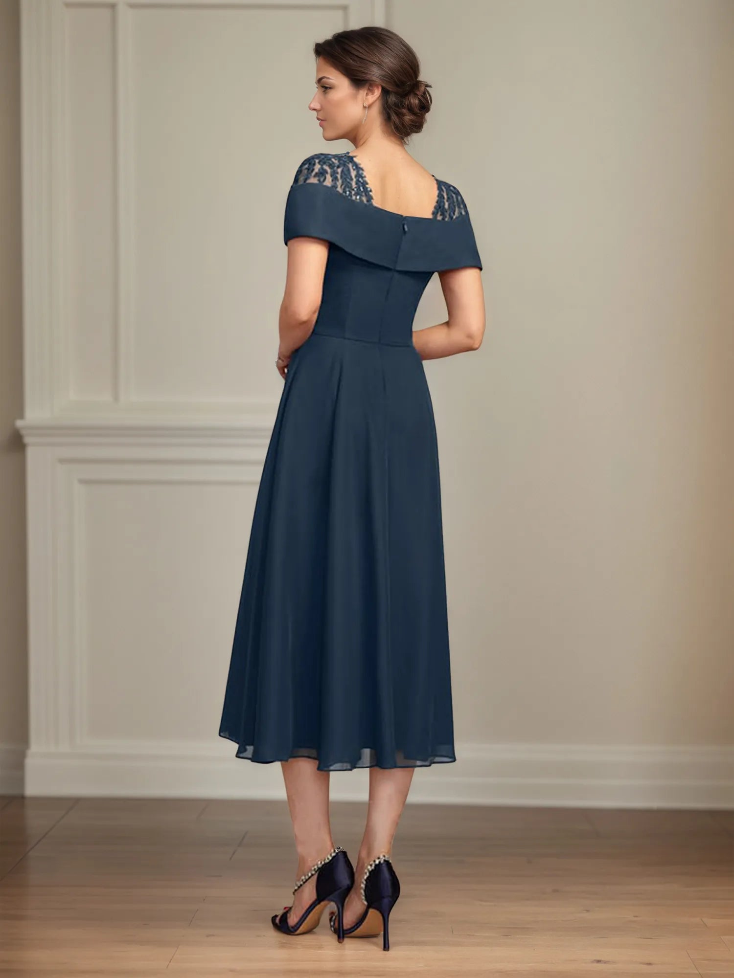 A-Linie Quadratischer Ausschnitt Tee-Länge Chiffon Brautmutterkleid mit Plissierten Pailletten