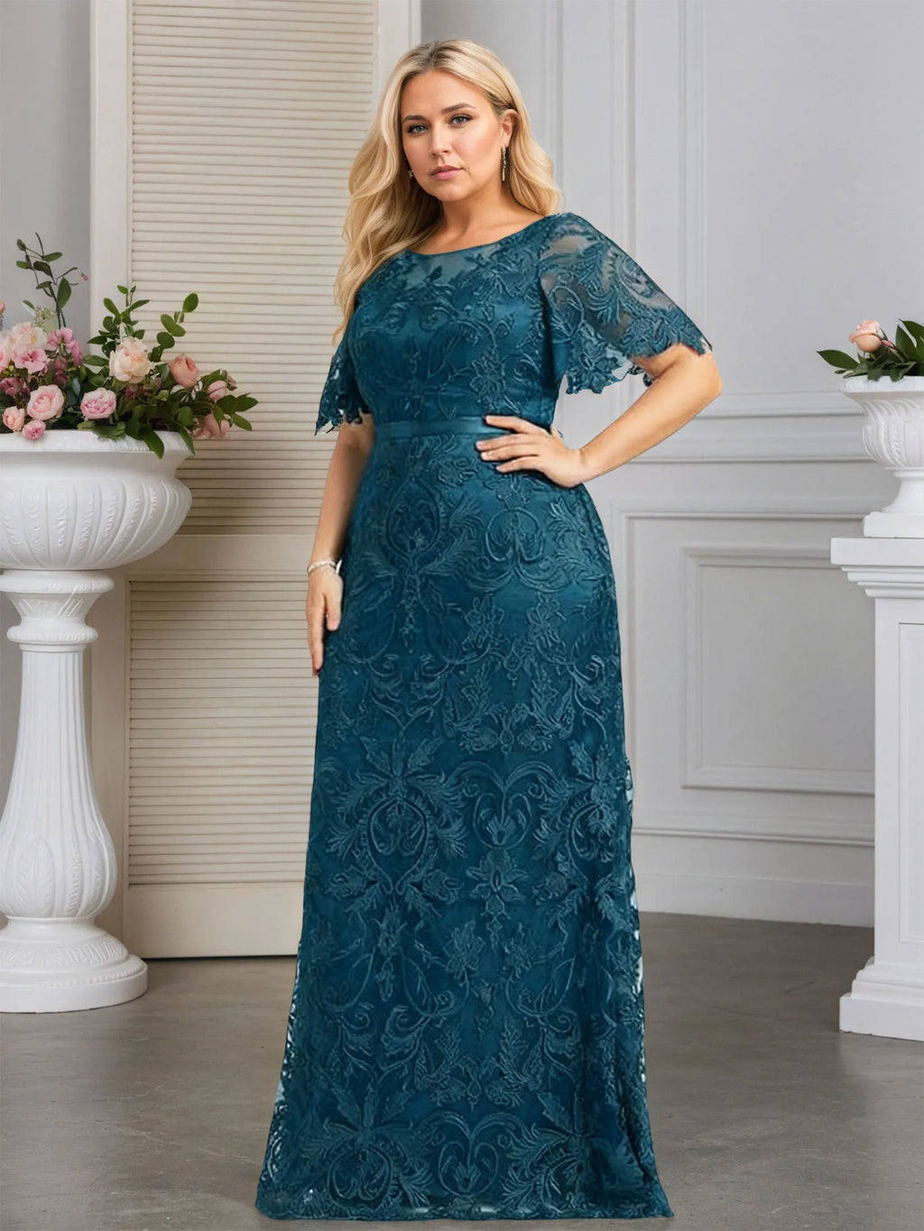 A-line Scoop Neck Floor-Length Lace Evening Dress With Appliques