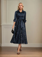 A-Linien-Mutter-der-Braut-Kleid mit Kragen, V-Ausschnitt, tea-length, Satin, Spitze, Pailletten und Schleife