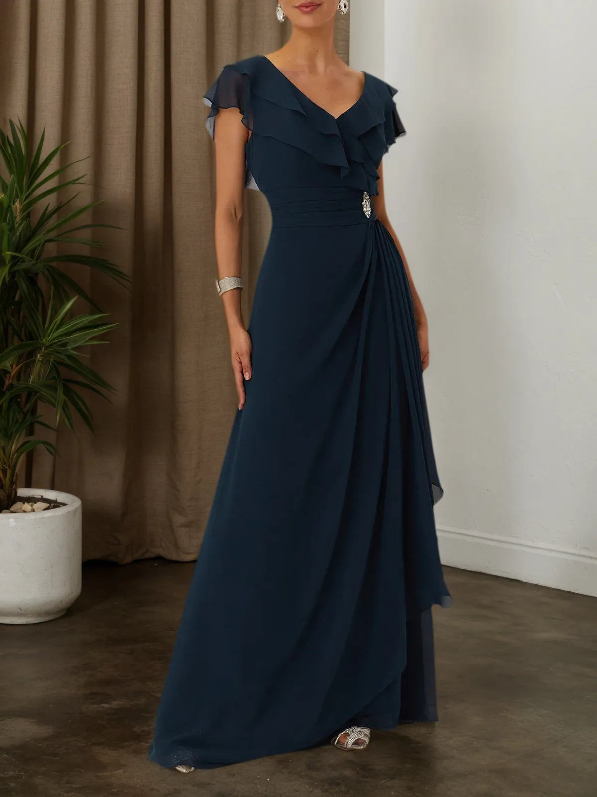 Bläulich-lila Rüschen Strass Chiffon V-Ausschnitt Kurzarm A-Linien Maxi Brautmutter- oder Bräutigamkleid