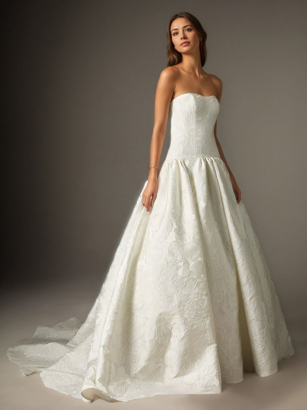 Abito da sposa a gonna ampia bianco senza spalline in jacquard floreale