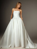 Abito da sposa bianco a gonna ampia senza spalline in raso opaco