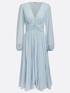 Hellblaues plissiertes gerafftes Ballonärmel A-Linien Midi Chiffonkleid