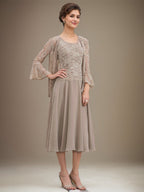 Vestido de mãe da noiva evasê, comprimento tea-length, em renda e chiffon com decote redondo e lantejoulas
