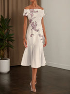 Robe midi sirène abricot blanc à fleurs épaules dénudées