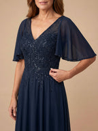 Robe mère de la mariée en mousseline coupe trapèze avec manches évasées et sequins scintillants
