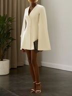 Mini abito blazer bianco con fibbia, scollo a V e senza maniche a linea ad A