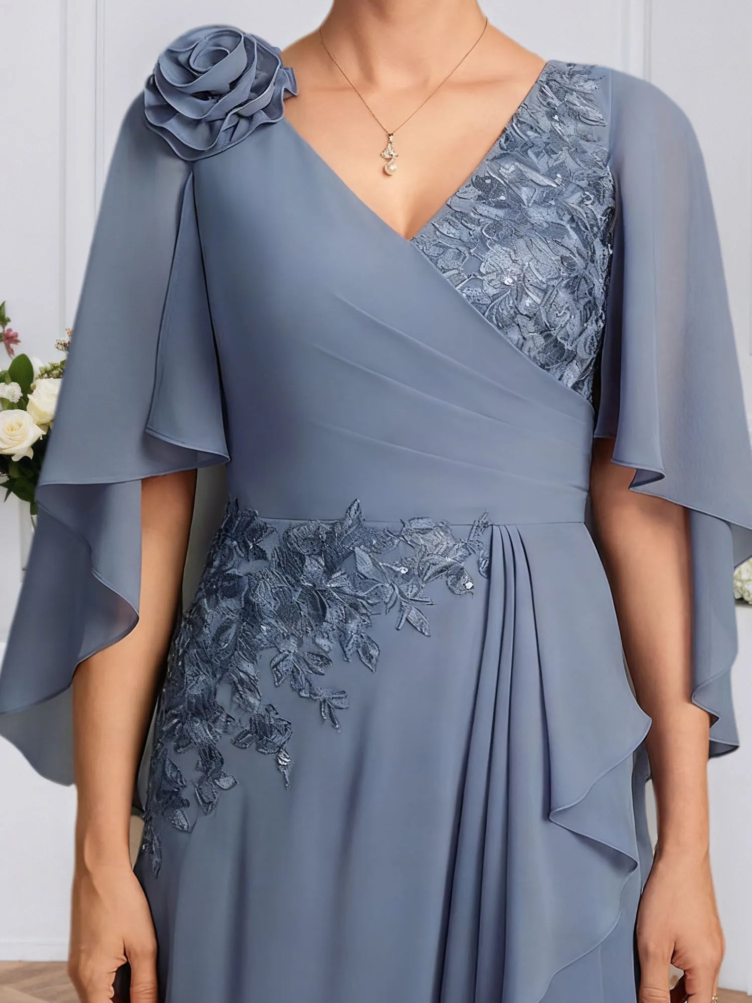 Vestido para la madre de la novia línea A con escote en V, largo hasta el suelo, encaje y gasa con lentejuelas florales 3D y volantes en cascada