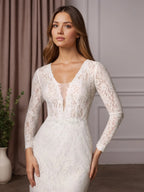 Vestido de novia blanco ajustado con escote en V y tul
