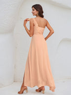 A-Linien Lachsfarbenes Chiffon Ein-Schulter ärmelloses knöchellanges Kleid mit hohem Schlitz
