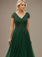 Vestido de madre de la novia línea A esmeralda con escote en V, encaje y gasa hasta el suelo con apliques