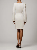 Vestido midi blanco ajustado con mangas largas y lazo
