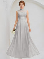 Abito da damigella lungo in chiffon e pizzo a linea A con collo alto e applicazioni argento