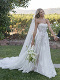 Elegant Tulle Classic Sweetheart Sleeveless Lace Wedding Gown