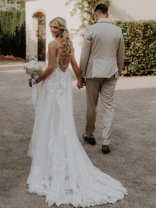 Robe de mariée en tulle dentelle, ligne A, bretelles spaghetti, col en V