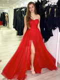 Vestido largo de graduación rojo línea A sin tirantes con encaje y tul, con abertura