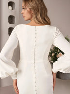 Robe de mariée blanche fourreau en crêpe stretch col carré