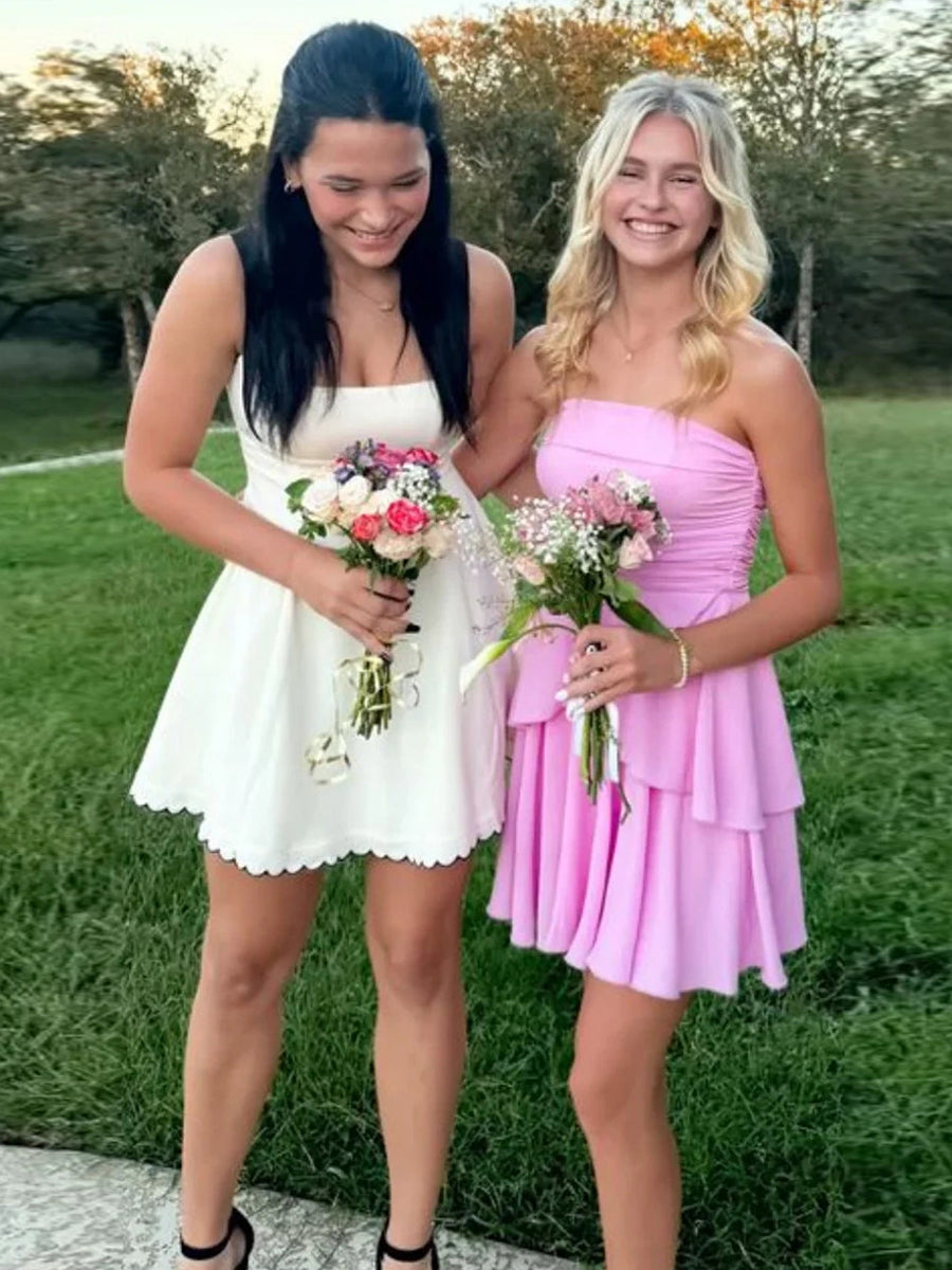 Vestido corto de graduación con volantes fruncidos y sin tirantes