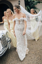 Vestidos largos de dama de honor tipo tubo con tirantes finos y recortes