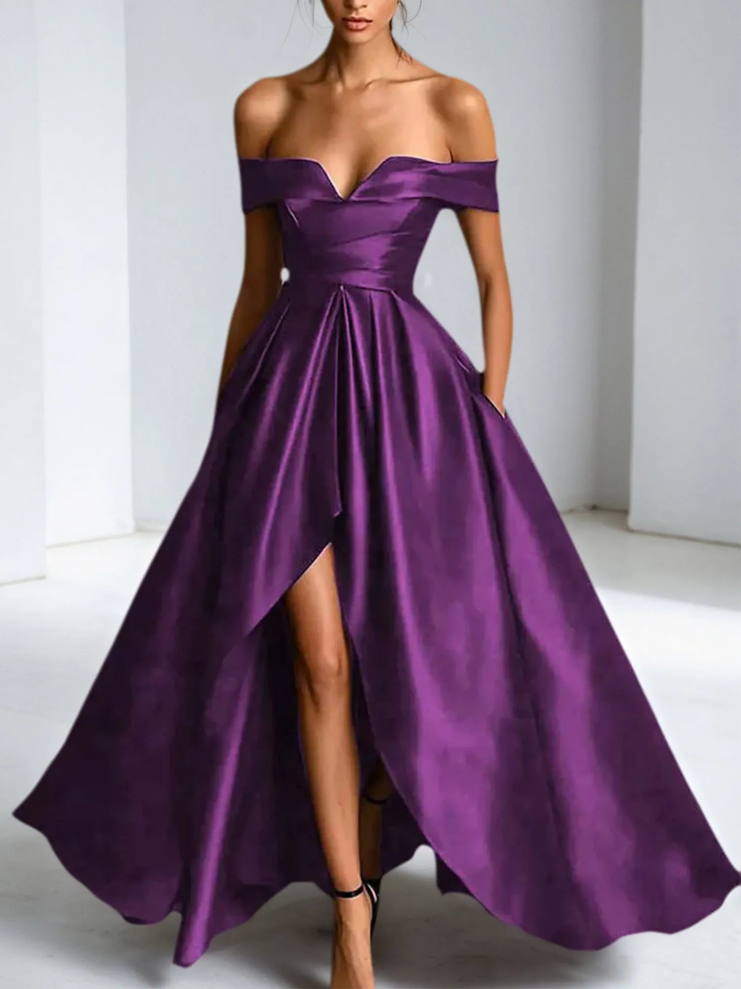 Vestido formal de satén corte en A con escote off-the-shoulder y abertura maxi