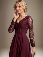 Abito da madre della sposa in chiffon e pizzo asimmetrico, linea a trapezio, scollo a V
