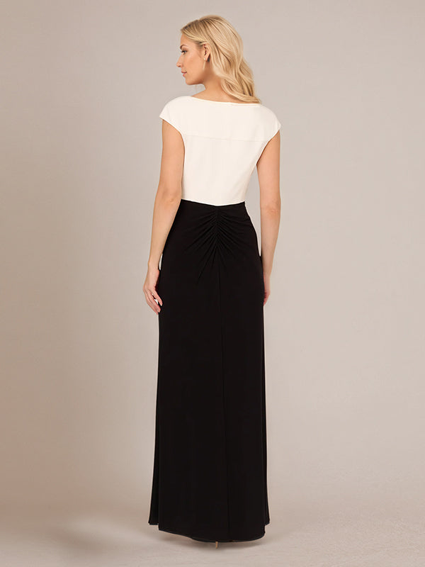 Schwarzes, knöchellanges Chiffonkleid für die Brautmutter mit V-Ausschnitt und hohem Schlitz