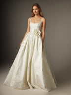 Robe de mariée blanche style robe boule avec poches en jacquard floral