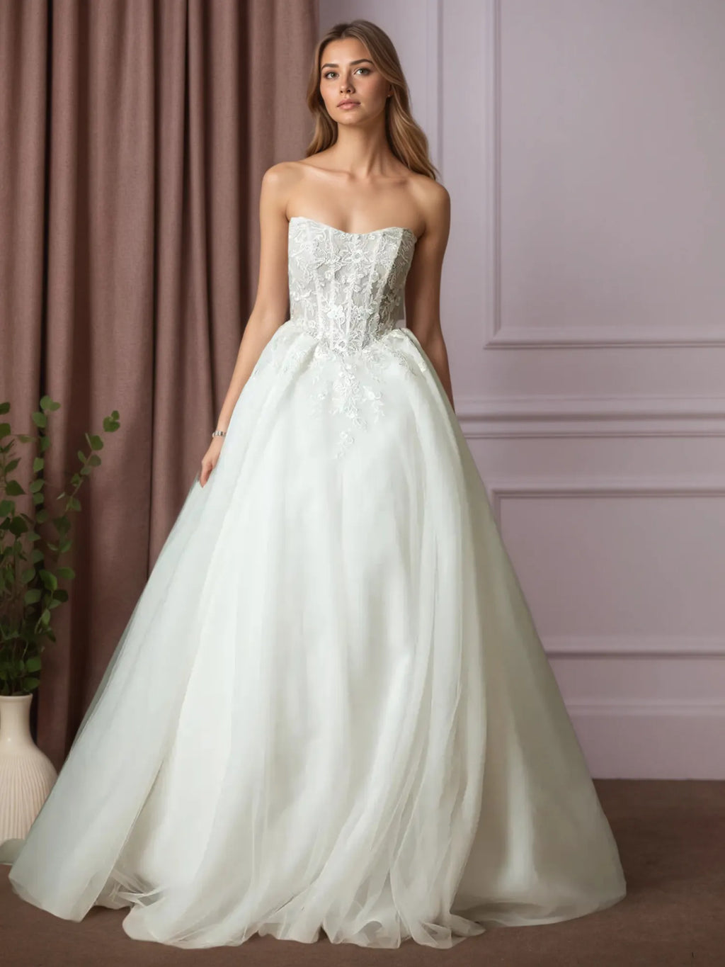 Vestido de novia blanco de corte princesa sin tirantes con encaje plisado