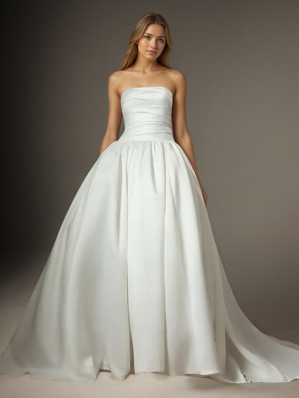 Abito da sposa bianco a gonna ampia senza spalline in raso opaco