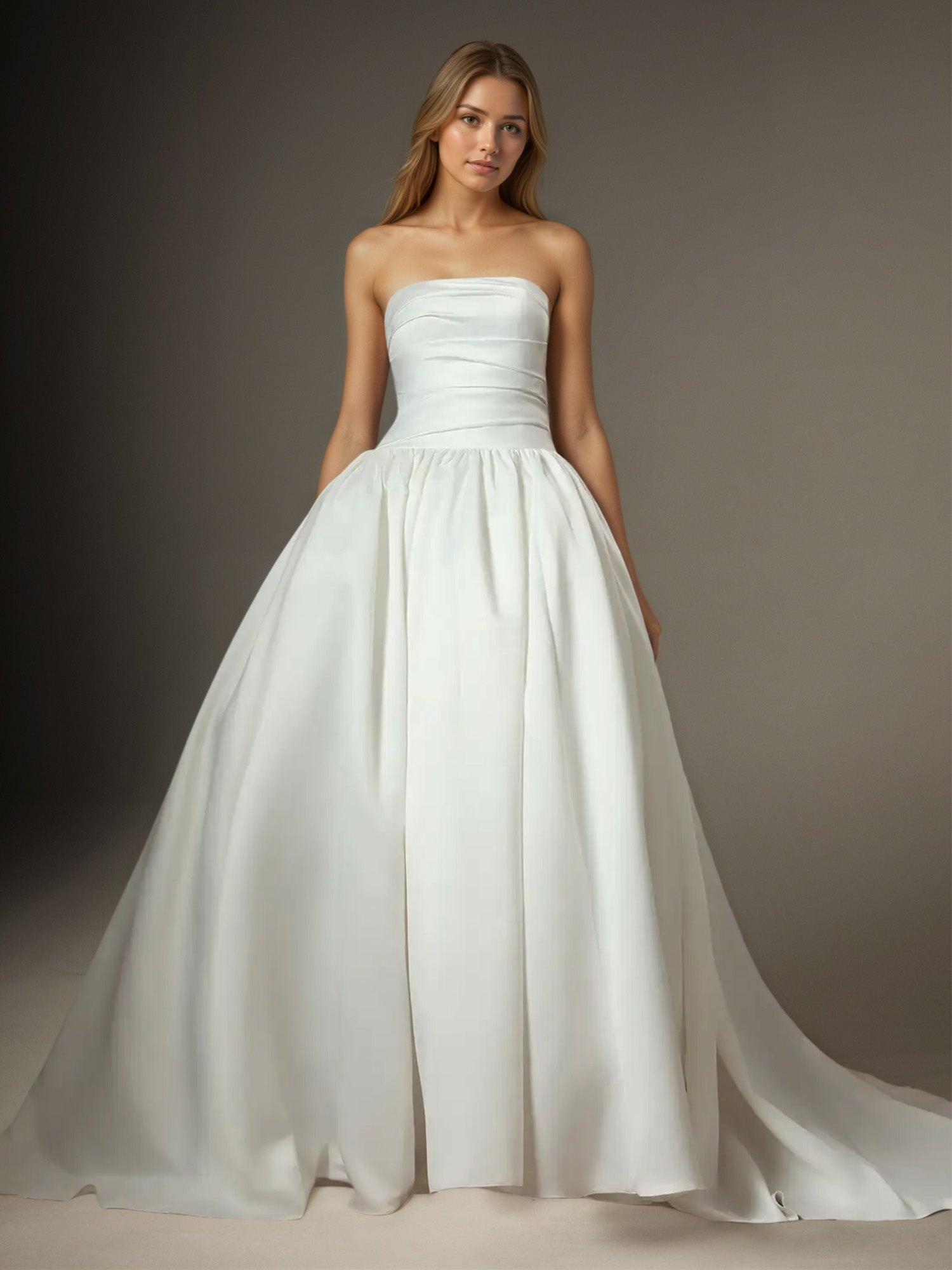 Abito da sposa bianco a gonna ampia senza spalline in raso opaco