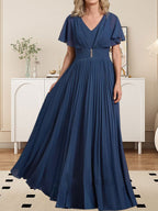 A-Linien V-Ausschnitt Bodenlanges Chiffon Brautmutterkleid mit Kristallbrosche und Plisseefalten