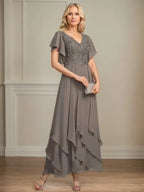 Vestido de Mãe da Noiva Linha A de Chiffon com Decote V, Mangas Curtas e Babados