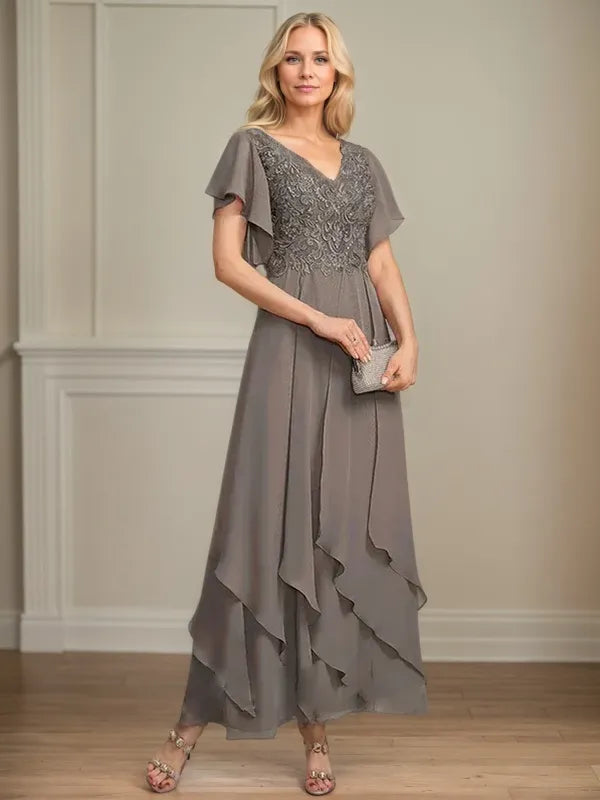 Vestido de Mãe da Noiva Linha A de Chiffon com Decote V, Mangas Curtas e Babados