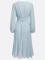 Hellblaues plissiertes gerafftes Ballonärmel A-Linien Midi Chiffonkleid