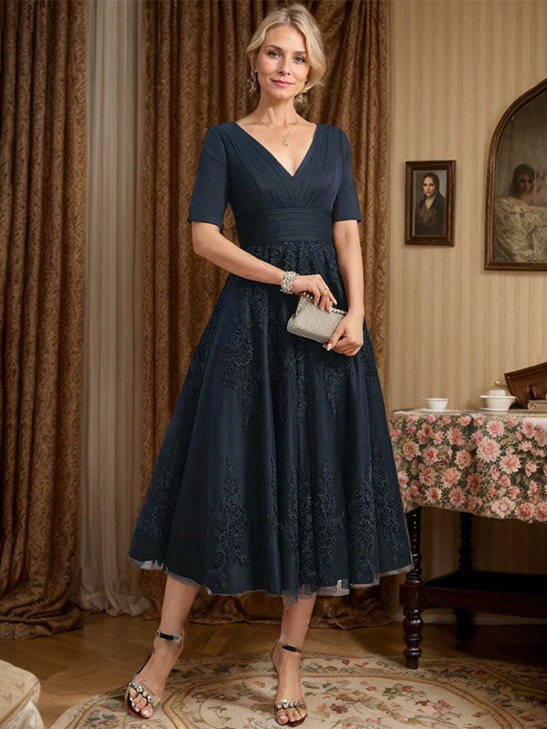 Robe de mère de la mariée en tulle et dentelle ligne A col en V longueur thé avec plis