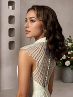 Cremefarbenes, plissiertes Chiffonkleid in A-Linie