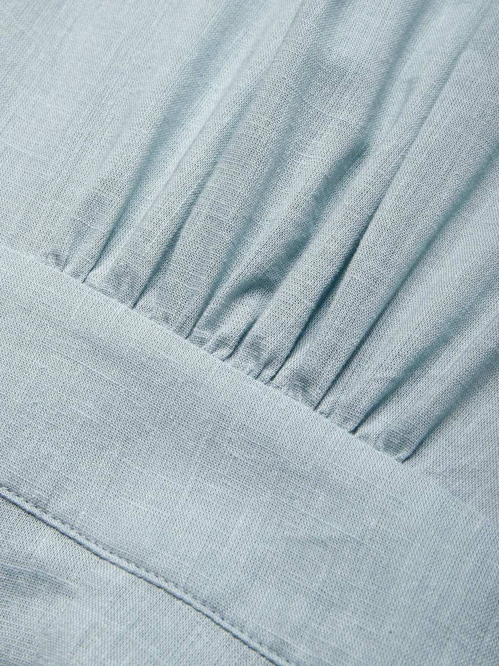 Abito lungo azzurro chiaro in lyocell lino con scollo a V, spalline sottili e cintura a fiocco